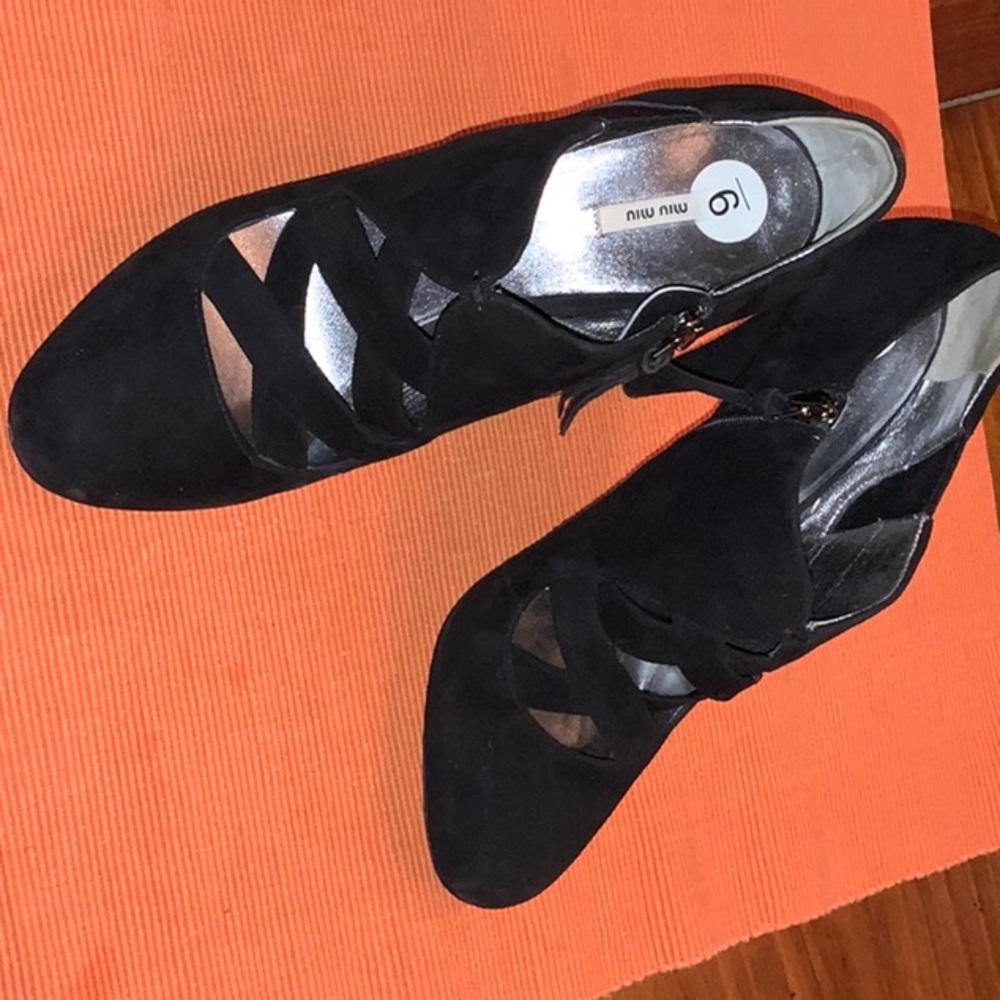 Black velvet ankle sexy boot from miu miu